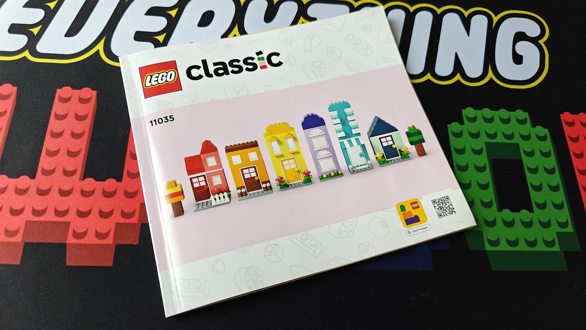 Photo of booklet number 11035 with name Creative Houses