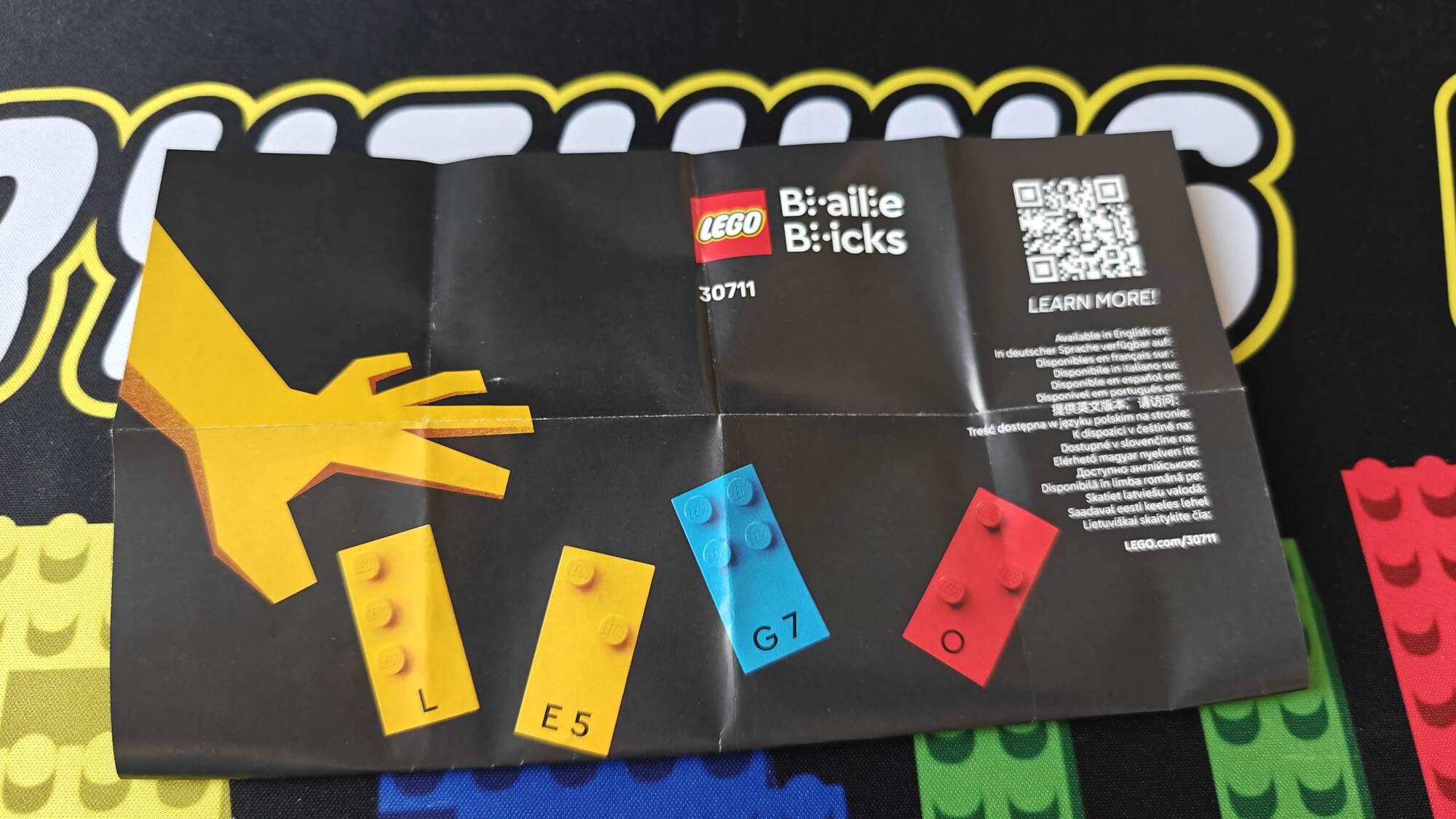 Foto do livreto número 30711 com o nome Play with Braille Bricks (Brincar com Blocos Braille)
