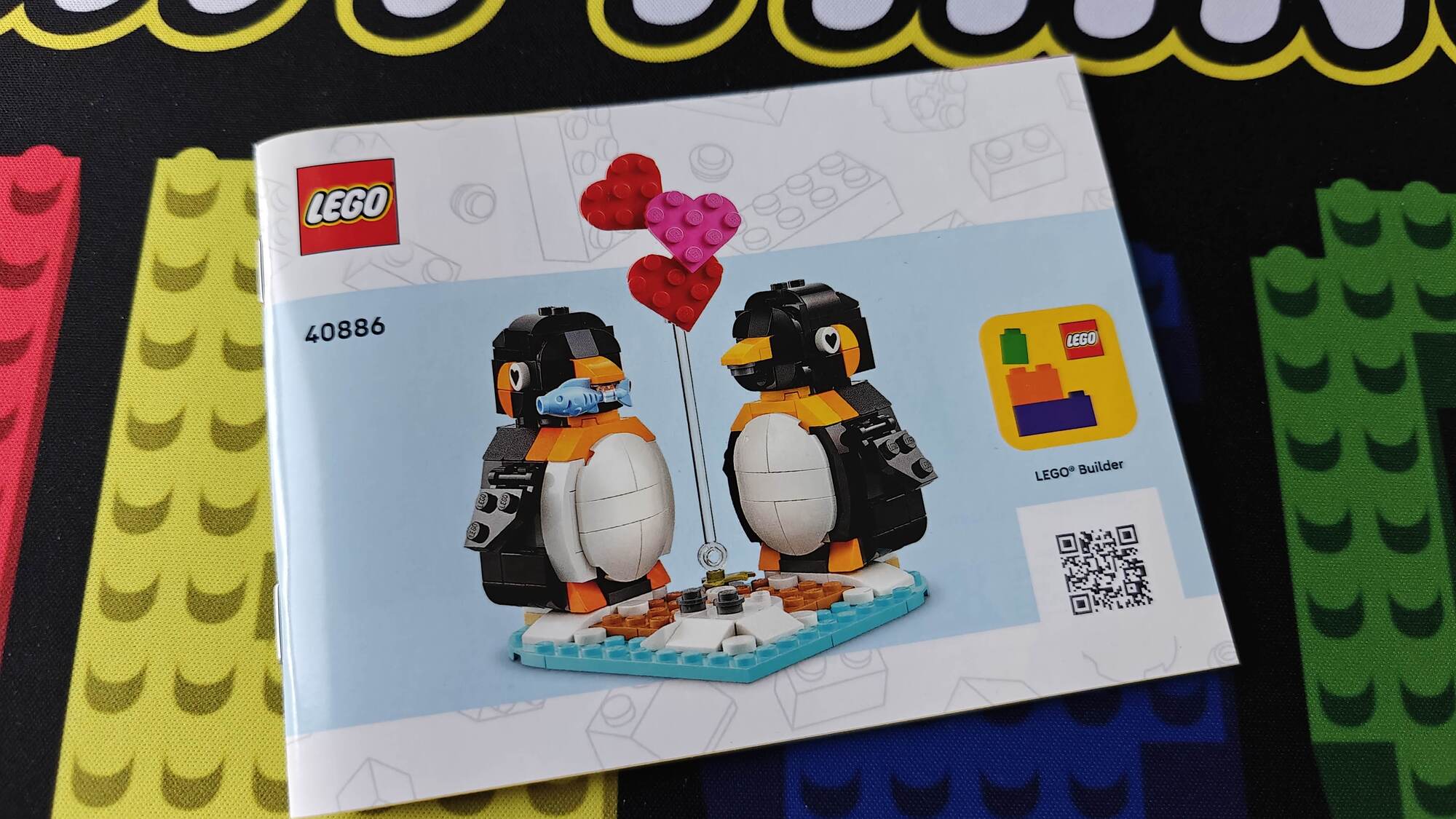 Foto do livreto número 40886 com o nome Penguins in Love (Pinguins Apaixonados)