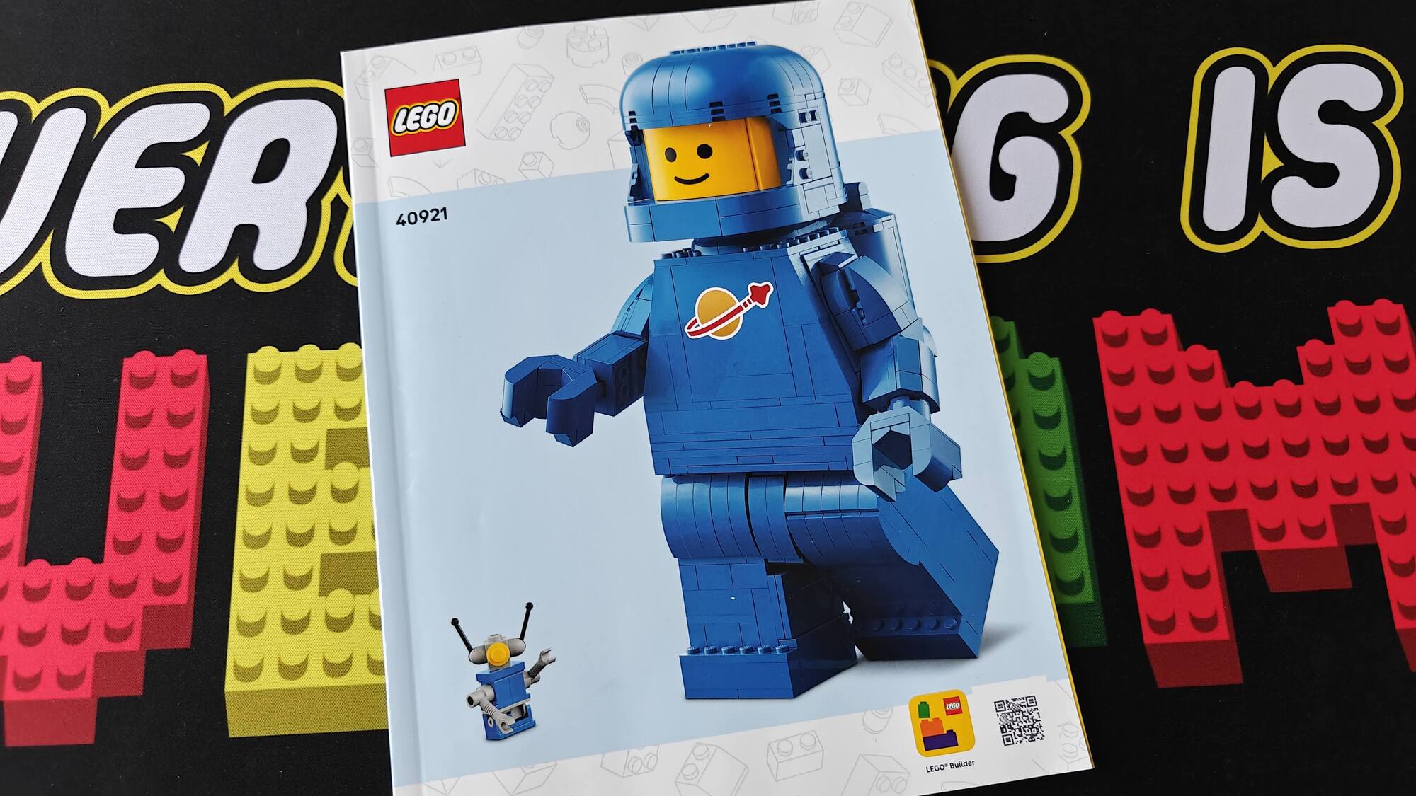 Foto do livreto número 40921 com o nome Up-Scaled Blue Astronaut Minifigure (Minifigura de Astronauta Azul Ampliada)
