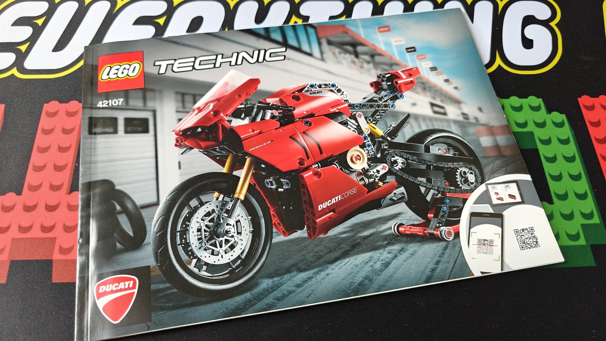 Foto del libretto numero 42107 con il nome Ducati Panigale V4 R (Ducati Panigale V4 R)
