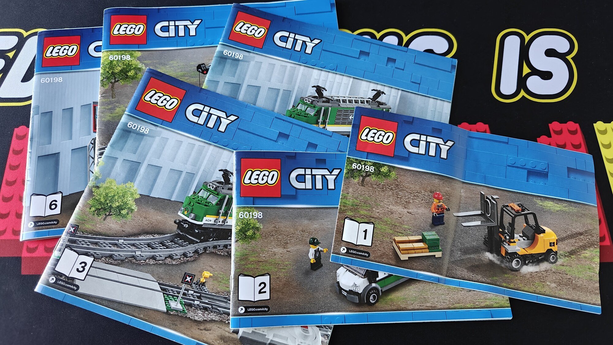 Photo du livret numéro 60198 portant le nom Cargo Train (Train de marchandises)