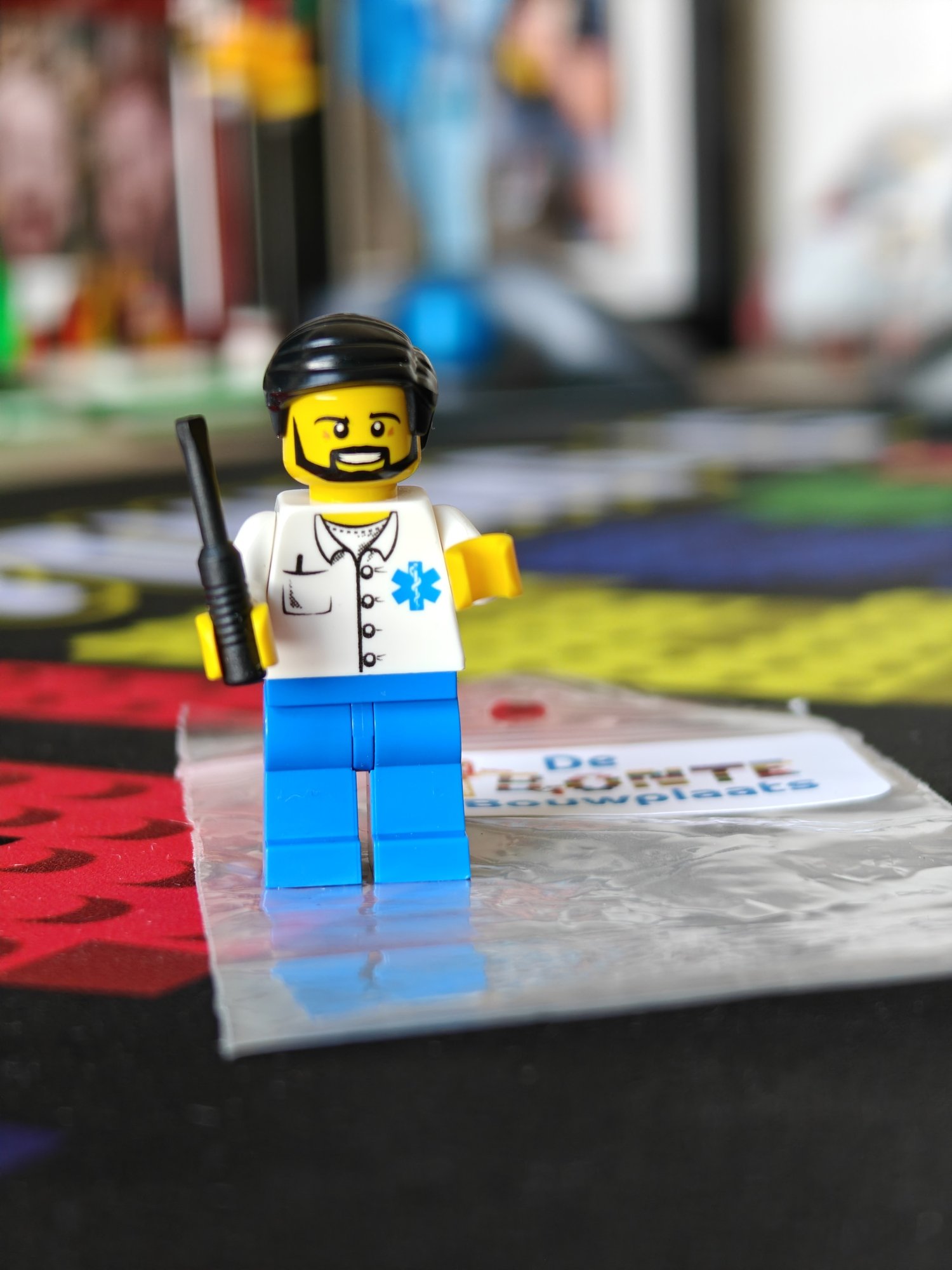 Minifig docteur fait maison se tient à la maison dans la chambre LEGO®