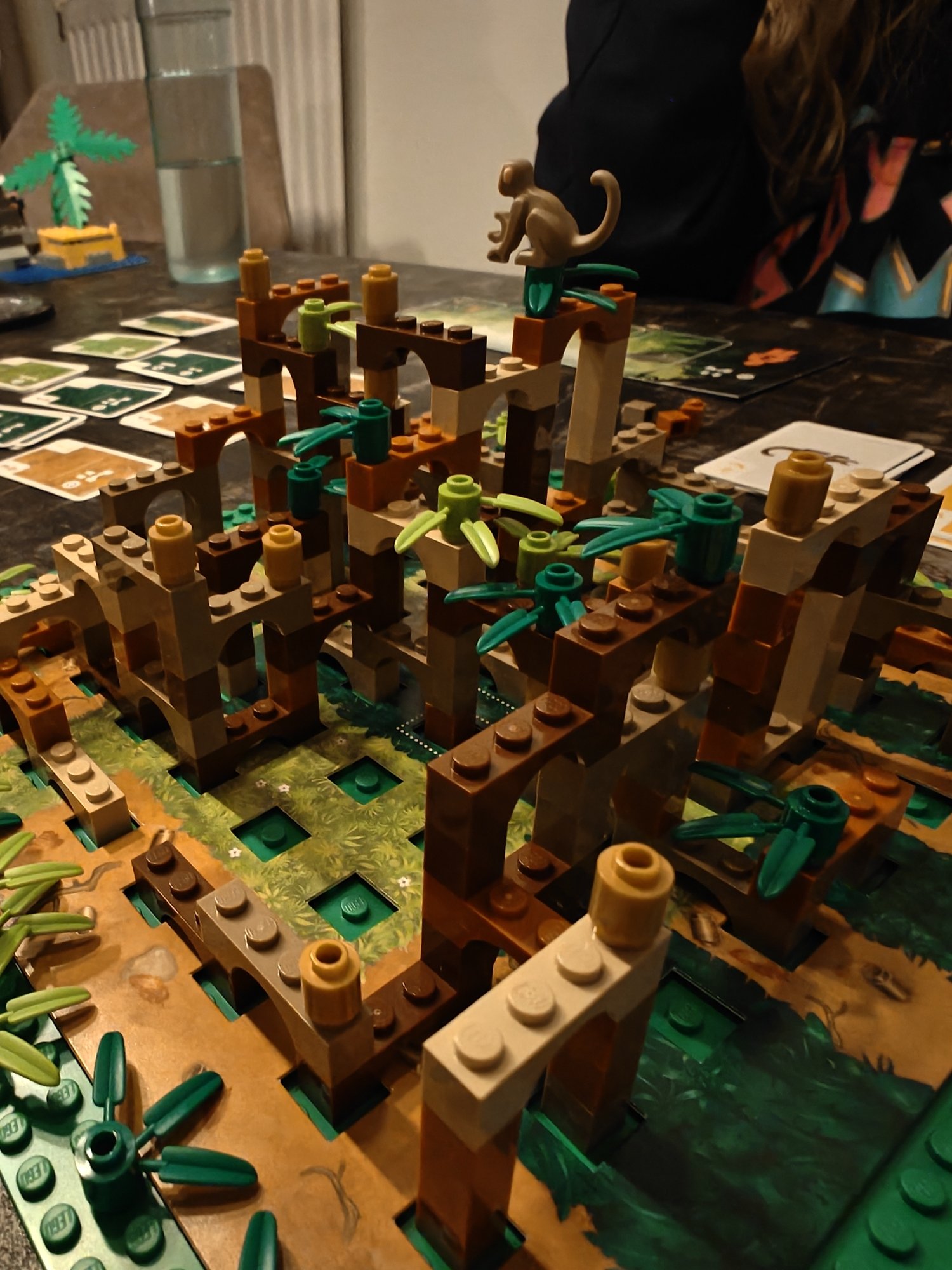 Vue du plateau de jeu avec le singe ajouté