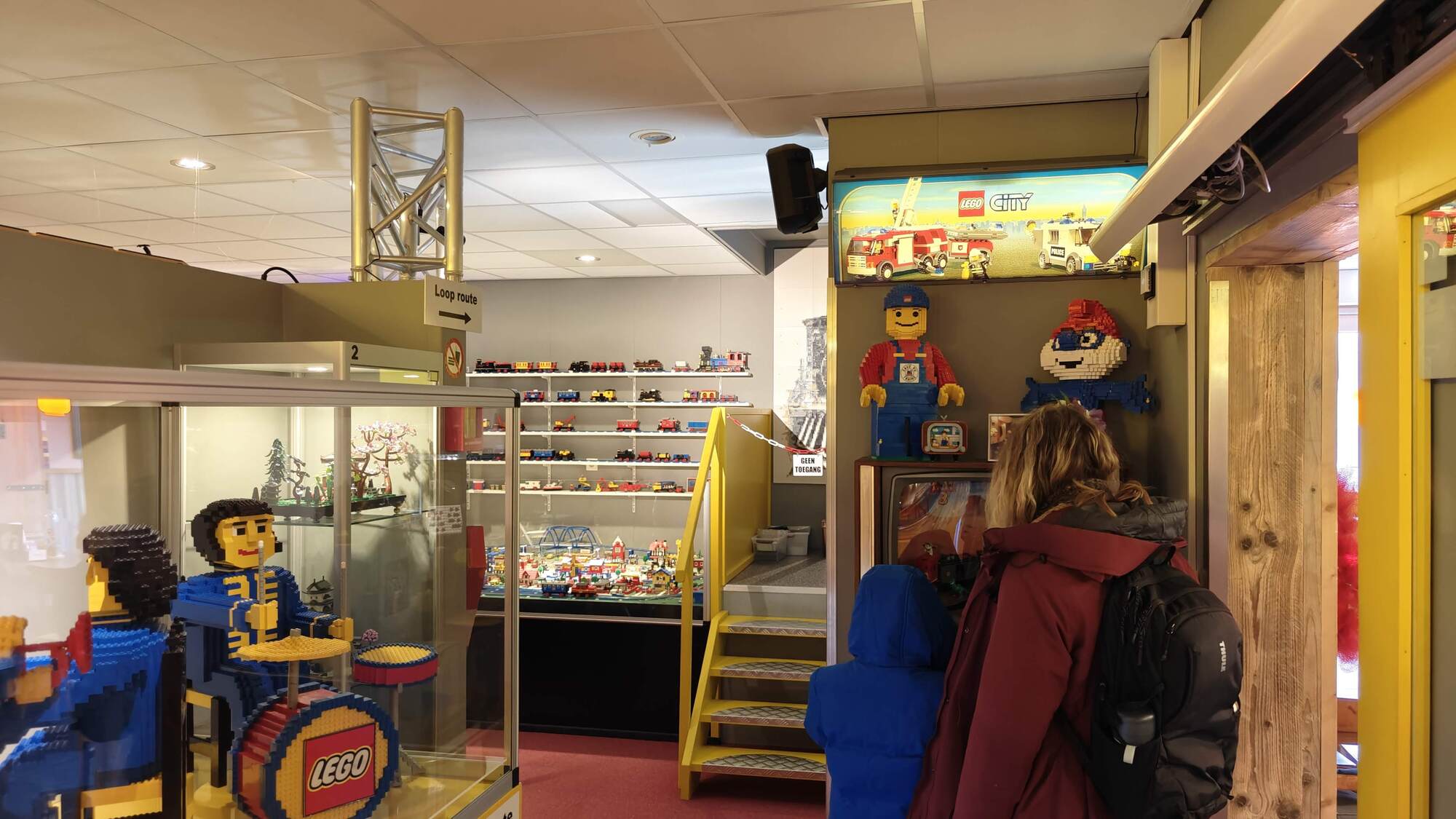 Entrance of the walking route with current exhibition of 70s/80s LEGO® with the original 6 colors