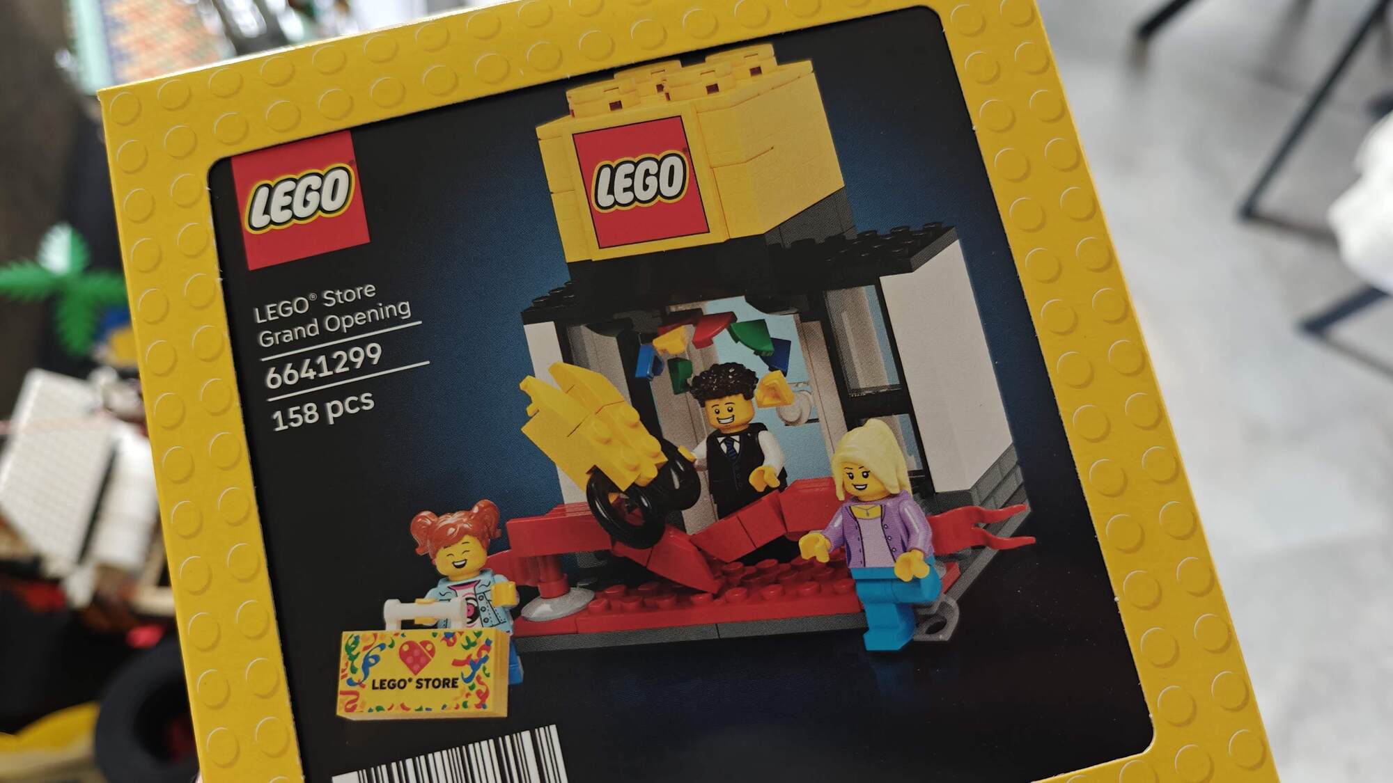 De speciale "LEGO store grand opening" set in de box