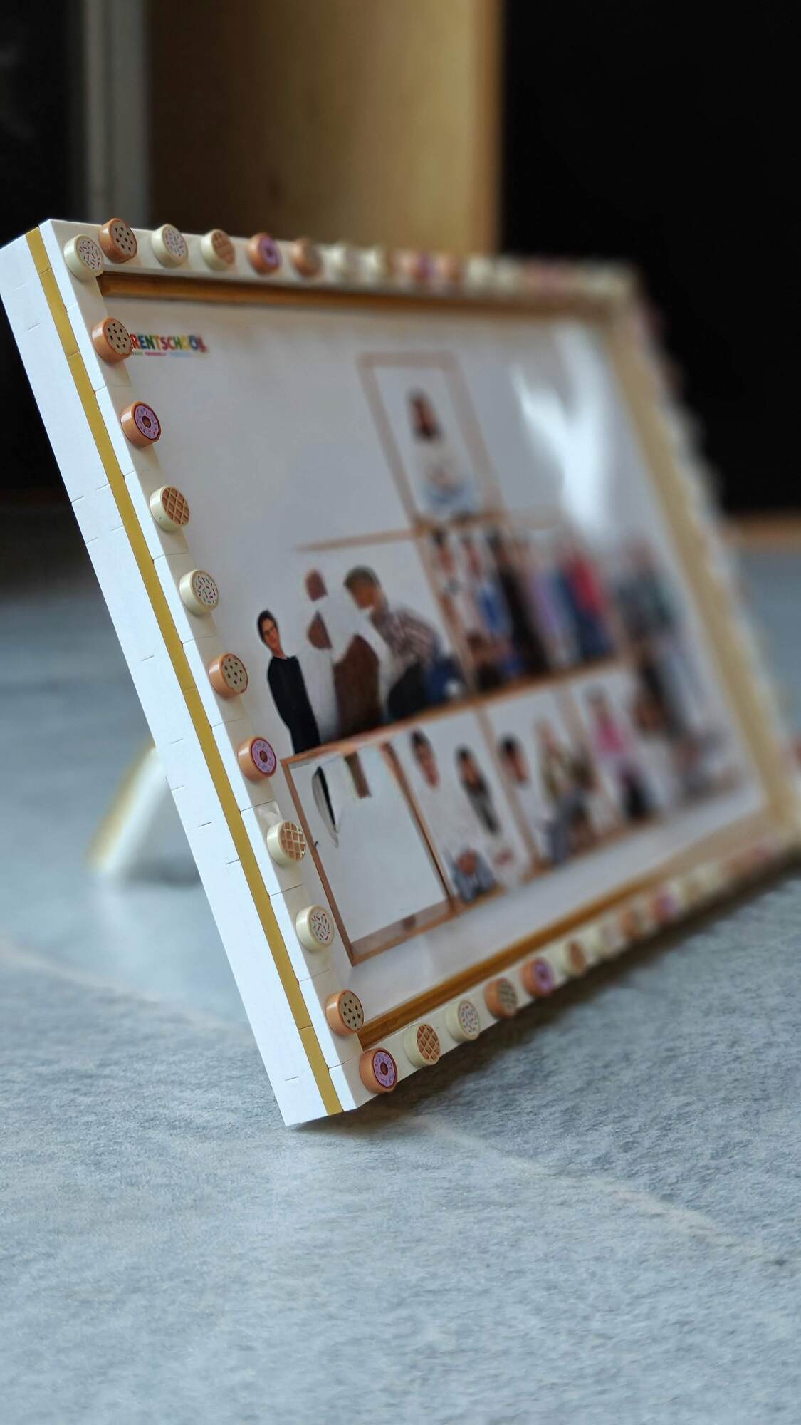 Moldura completa com foto da turma vista de lado